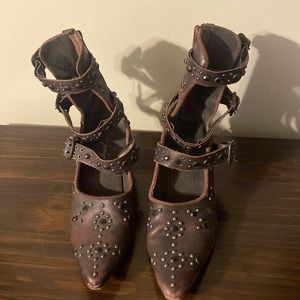 Used free people shoes! Burgandy/plum colored ! Supper cute